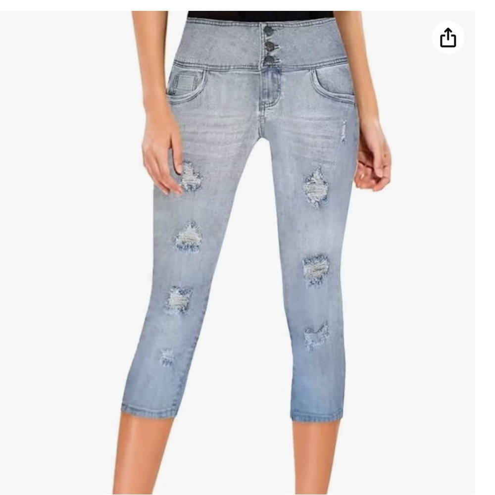 Hybrid 3-button Distressed Capris